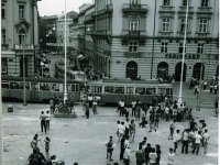 Maturanti na Trgu bana Josipa Jelačića 16. svibnja1990. (Foto Maja Povrzanović).jpg